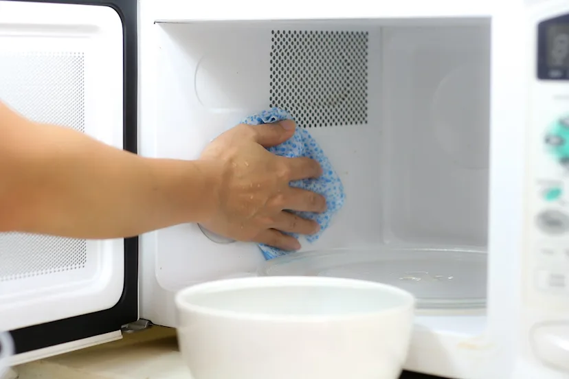 Can You Clean a Microwave with Clorox Wipes
