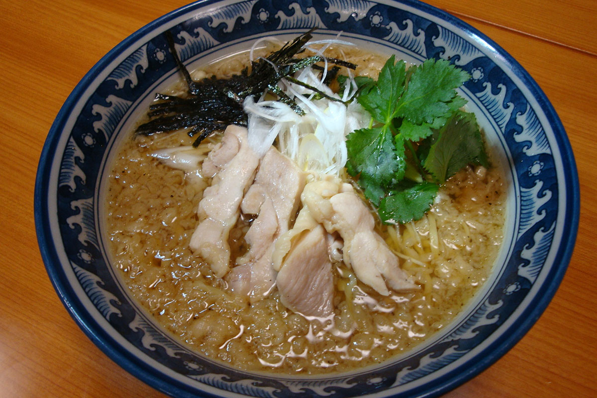 なぜ蕎麦屋の鳥中華が爆売れ？山形「水車生そば」の真相と混雑回避法を徹底解説