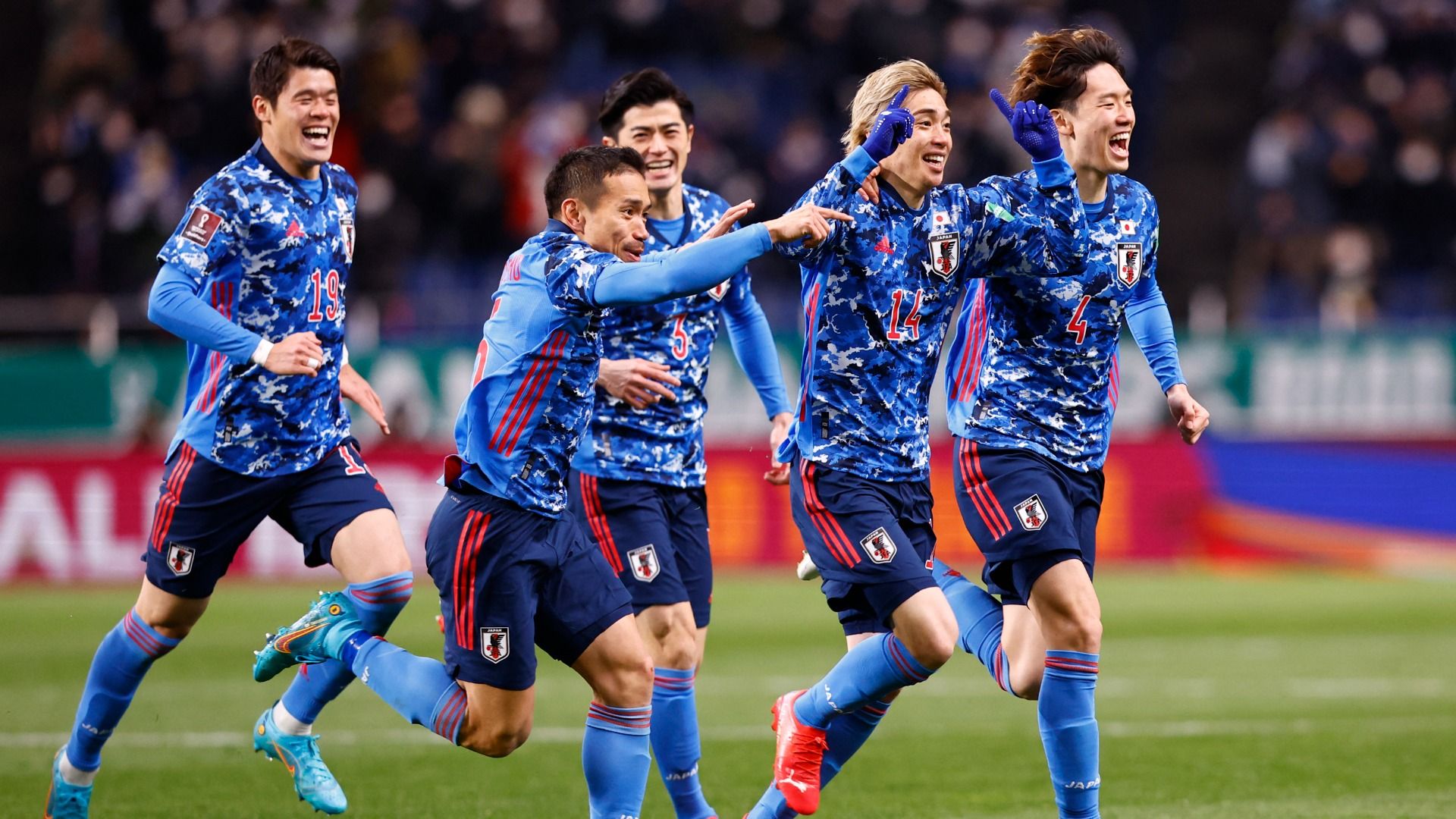 サッカー中継を無料で観る最新攻略法！独占配信と放映権の全貌