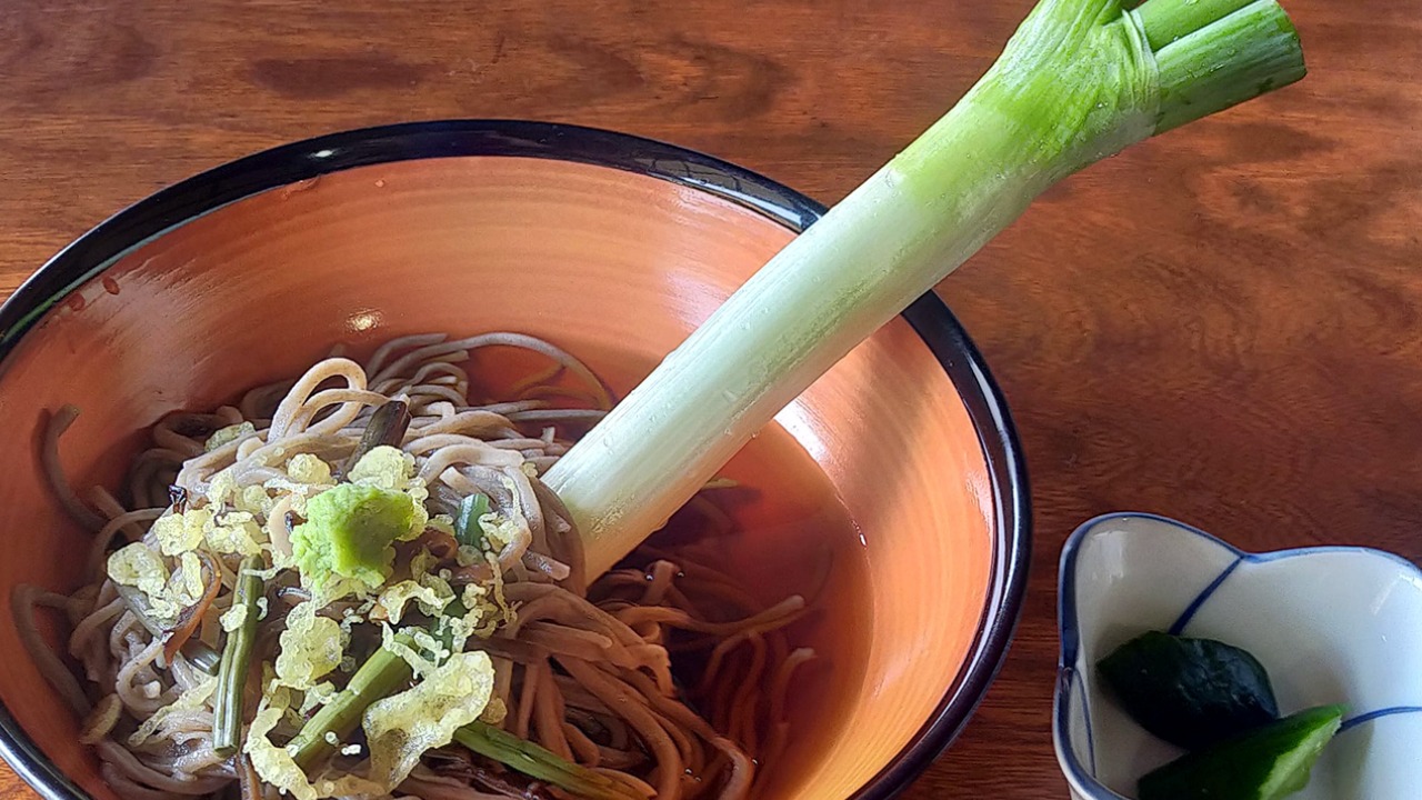 なぜ一本葱で蕎麦を食す？福島・大内宿ねぎ蕎麦の由来と名店を徹底解剖