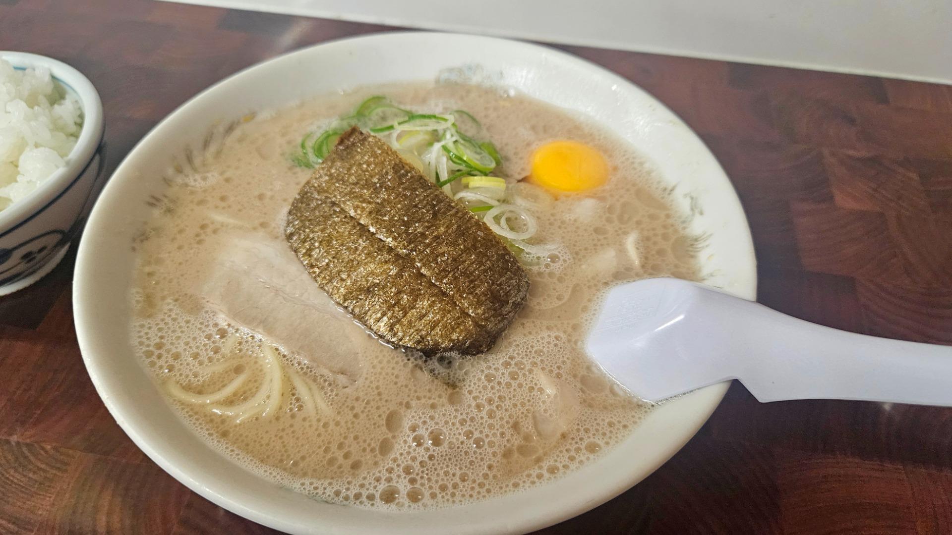 武雄の名店「来久軒」なぜ行列が絶えない？極上佐賀豚骨の魅力