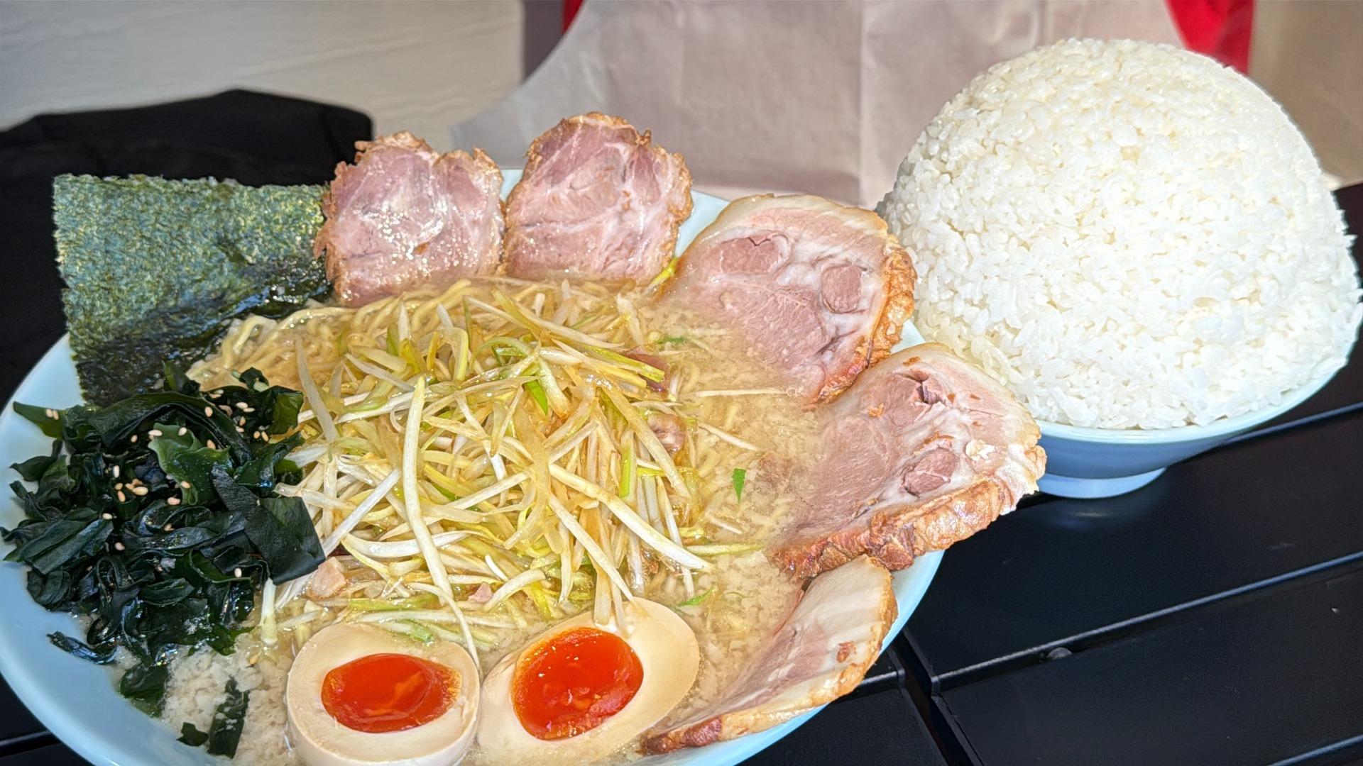 ラーメンショップマルカの熱狂の理由！看板メニューと他店との違いを解明