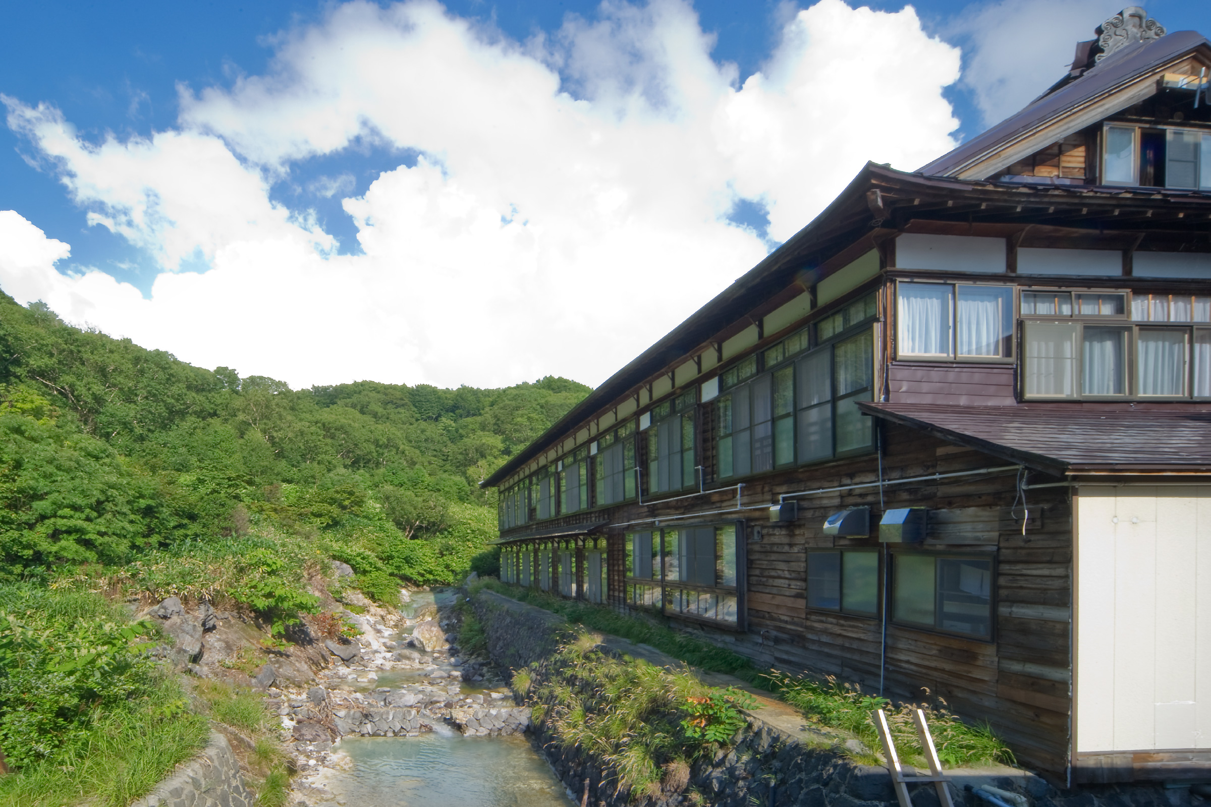 【2026最新】酸ヶ湯温泉旅館の混浴は女性も安心？千人風呂の掟と宿泊の真相