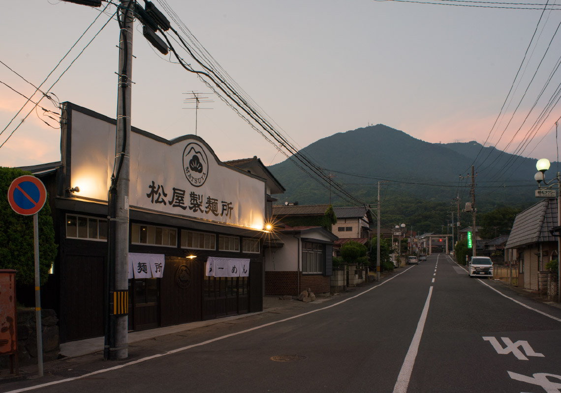 筑波山麓で行列する松屋製麺所の魅力と有料試食・混雑攻略法