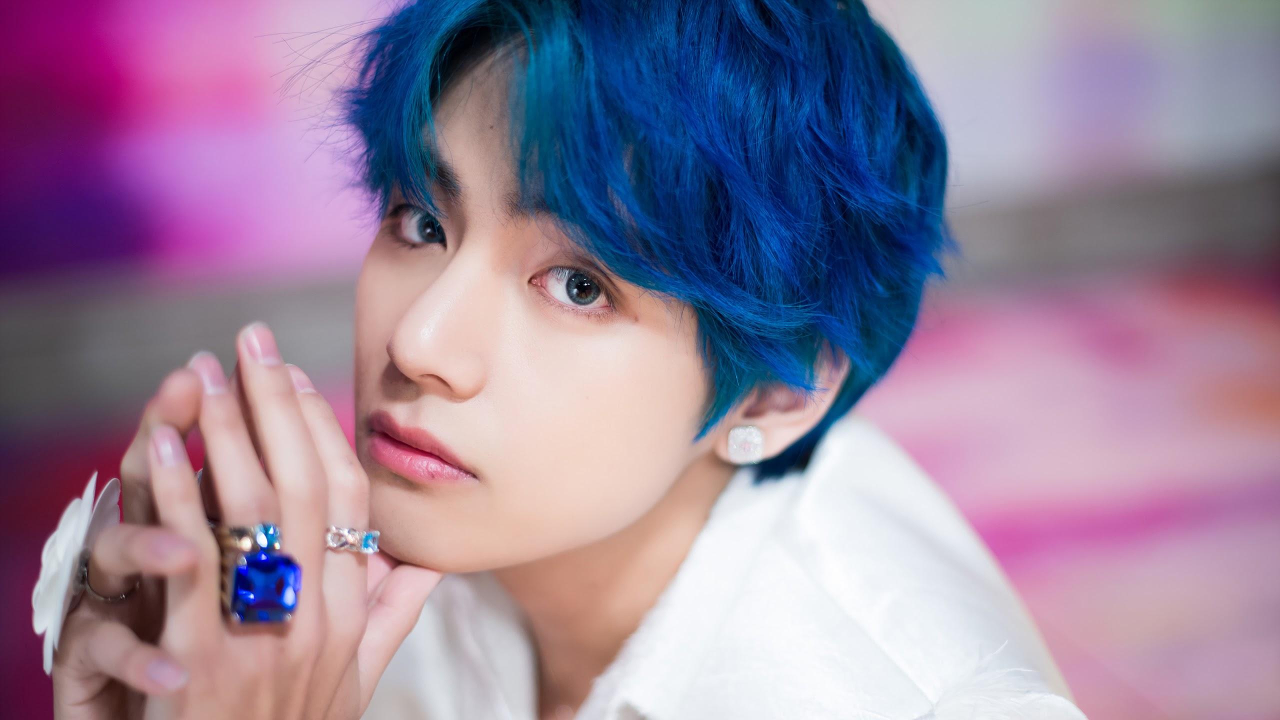 Hot Pictures of Bts v with Blue Eyes
